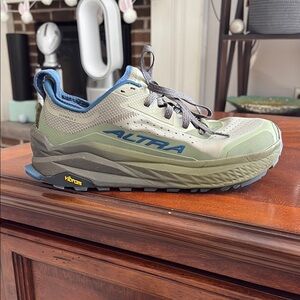 Altra Olympus 6